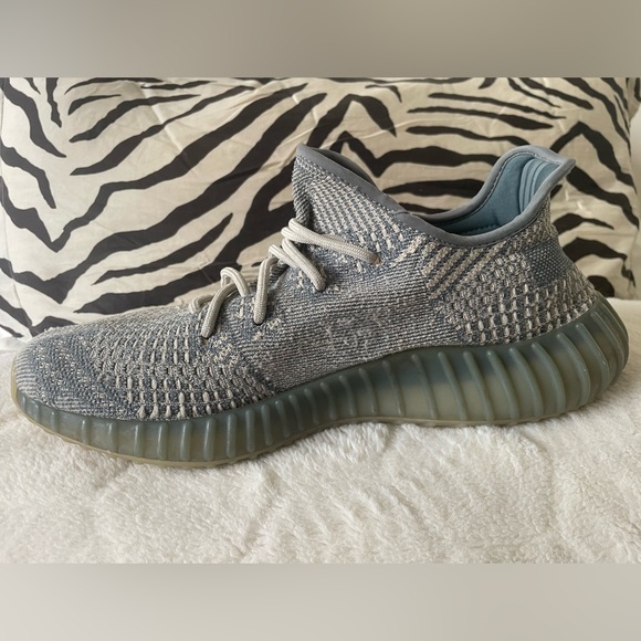 Yeezy 350 V2 Israfil - Picture 2 of 11